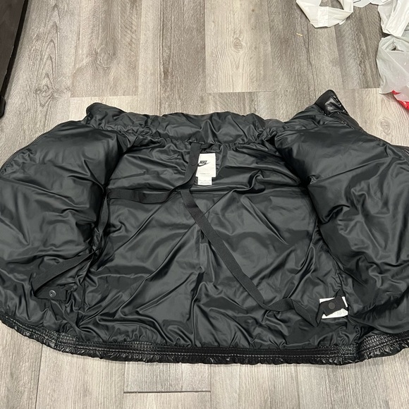 Women’s Nike Puffer Jacket - Picture 4 of 5
